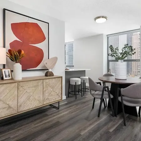 Cozy 2 Bedroom By Lakeshore Apartment