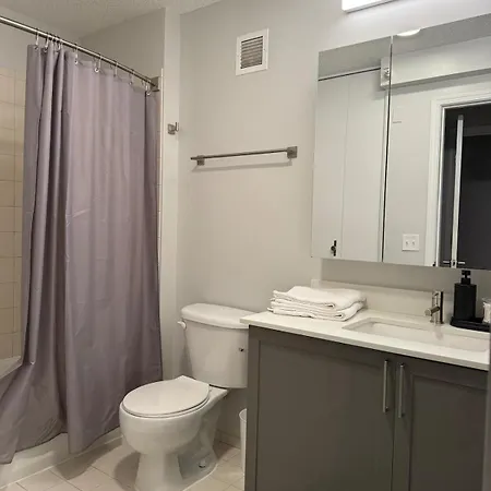Cozy 2 Bedroom By Lakeshore *