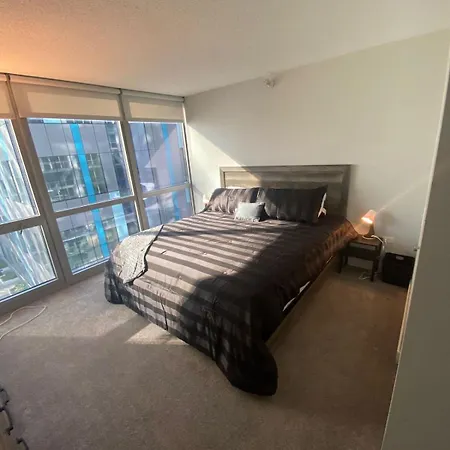 Cozy 2 Bedroom By Lakeshore *