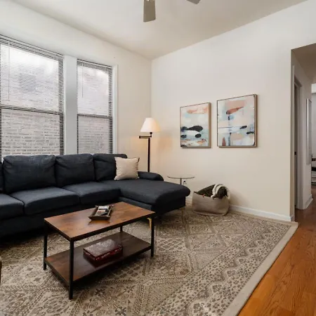 Ukrainian Village 2br Modern D2 * Chicago