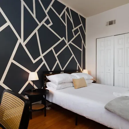 Apartment Ukrainian Village 2br Modern D2
