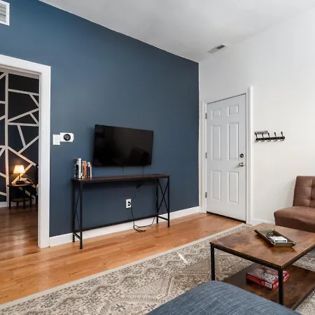 Ukrainian Village 2br Modern D2
