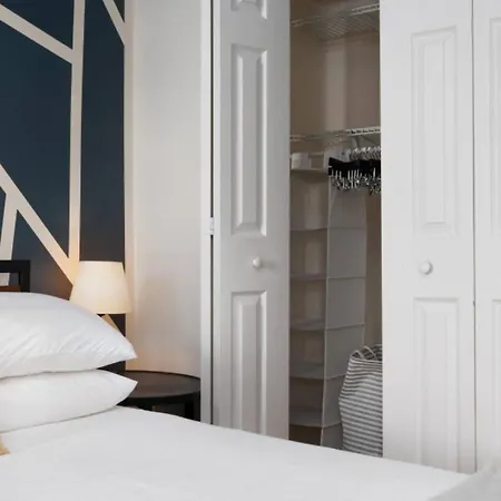 Ukrainian Village 2br Modern D2 Apartment *
