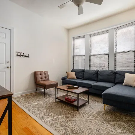 Apartment Ukrainian Village 2br Modern D2 *