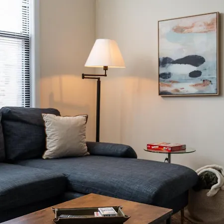 Ukrainian Village 2br Modern D2 Chicago