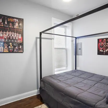 Modern 6br House Steps To Wrigleyville Apartment