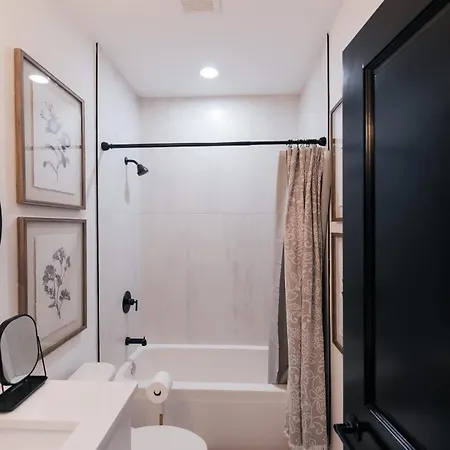 Parisian Retreat 6min To Main Quandrangle U Of C *