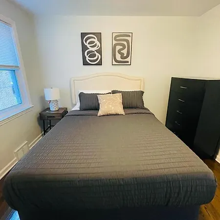 Apartment Spacious 3 Bed 2 Bath In Rogers Park