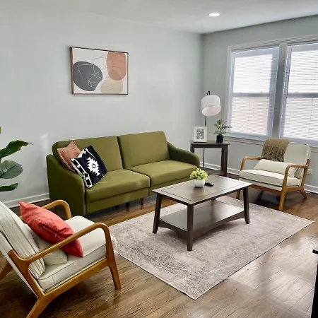 Spacious 3 Bed 2 Bath In Rogers Park Chicago