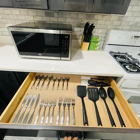 Spacious 3 Bed 2 Bath In Rogers Park Apartment Chicago
