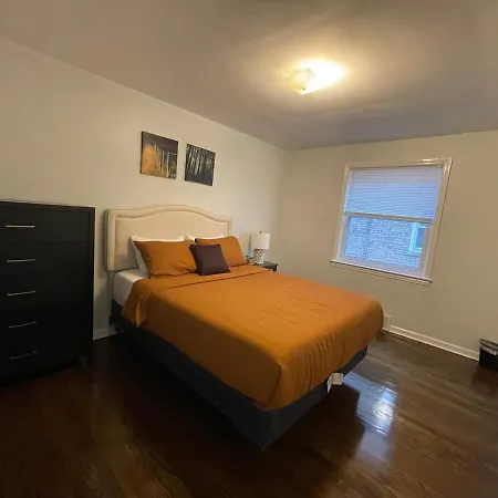 Spacious 3 Bed 2 Bath In Rogers Park *