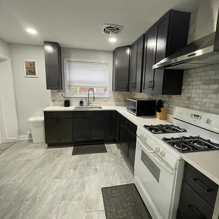 Apartment Spacious 3 Bed 2 Bath In Rogers Park