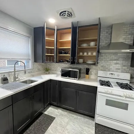 Apartment Spacious 3 Bed 2 Bath In Rogers Park *