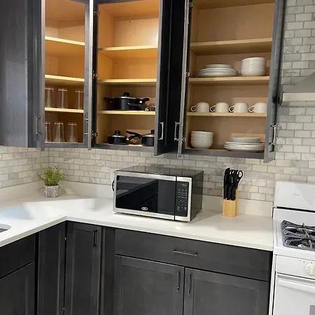 Spacious 3 Bed 2 Bath In Rogers Park
