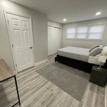 Apartment Spacious 3 Bed 2 Bath In Rogers Park *