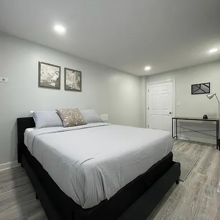 Spacious 3 Bed 2 Bath In Rogers Park Apartment Chicago