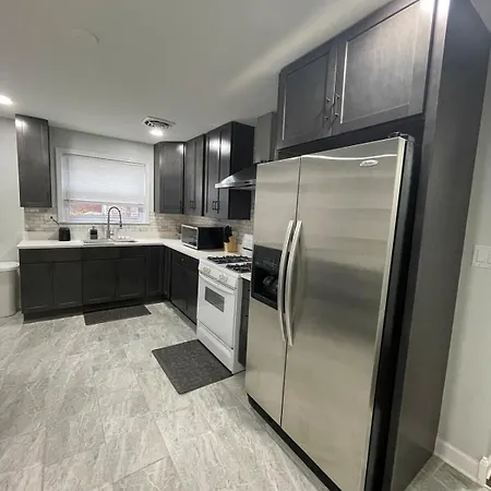 Spacious 3 Bed 2 Bath In Rogers Park *