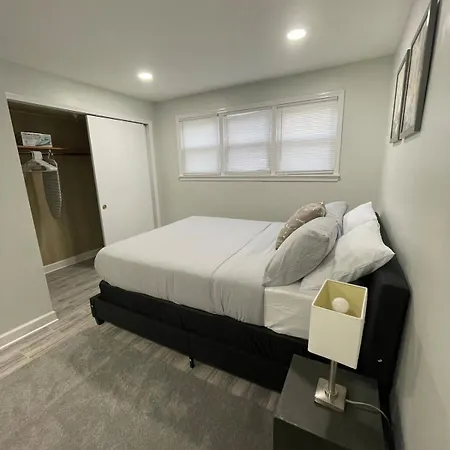 Spacious 3 Bed 2 Bath In Rogers Park