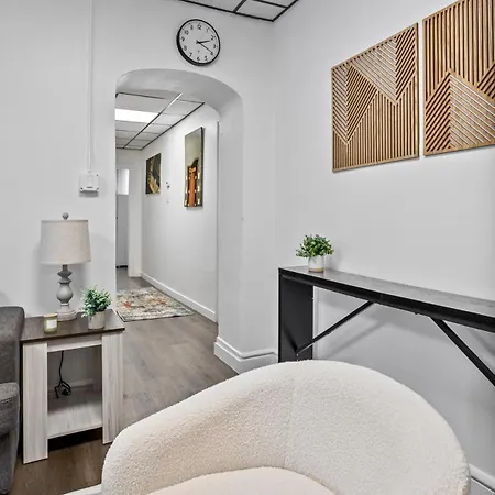 Chic 2br Getaway Queen Beds Fast Wifi Apartment Chicago
