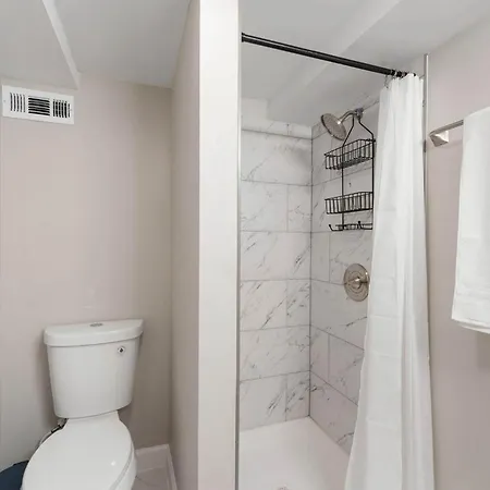 Spacious In Apartment *