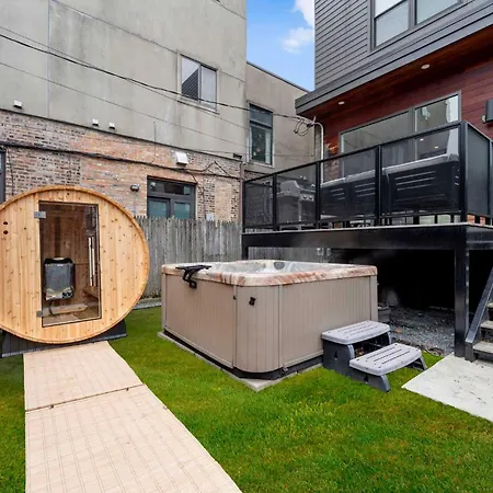 Stunning 5br In Heart Of With 2 Rooftops Chicago