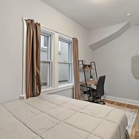 Explore The Sleek 2br Gem In North Chicago