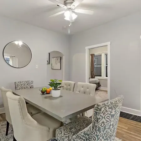 Apartment Explore The Sleek 2br Gem In North Chicago