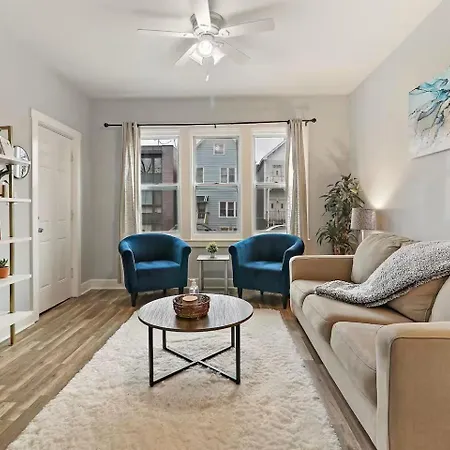 Explore The Sleek 2br Gem In North Apartment *