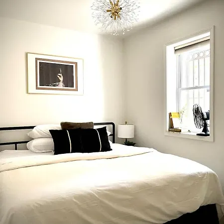 Beautiful 7 Bed, 3.5 Bathroom * Chicago