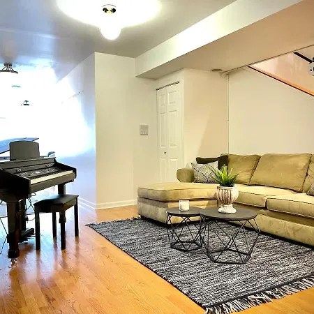 Beautiful 7 Bed, 3.5 Bathroom * Chicago