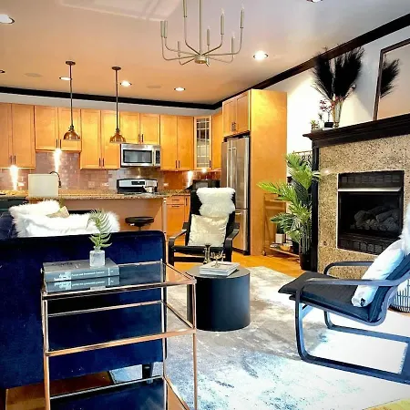 Holiday home Beautiful 7 Bed, 3.5 Bathroom Chicago