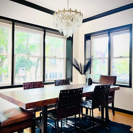 Beautiful 7 Bed, 3.5 Bathroom * Chicago