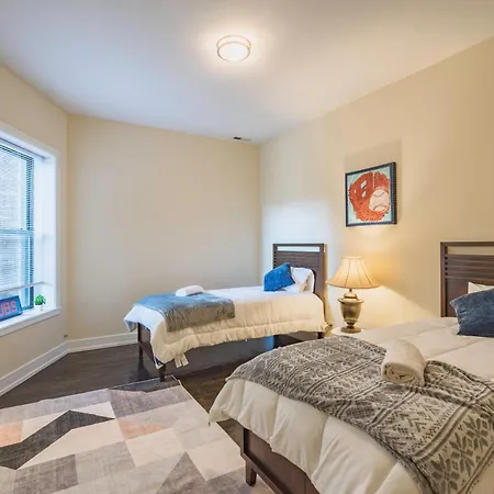 Chic & Elegant 4br Retreat Near Uchi With Laundry