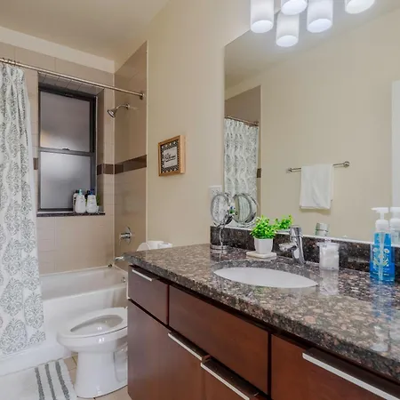 Apartment Chic & Elegant 4br Retreat Near Uchi With Laundry *