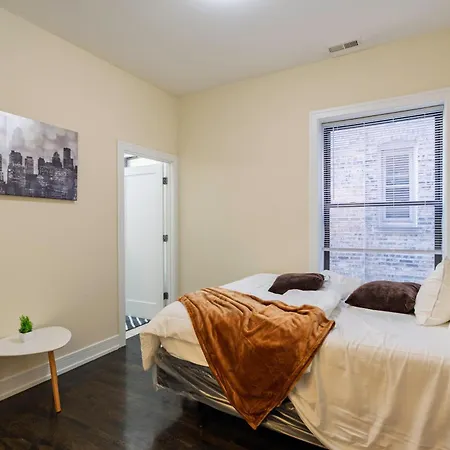 Apartment Chic & Elegant 4br Retreat Near Uchi With Laundry Chicago