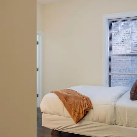 Apartment Chic & Elegant 4br Retreat Near Uchi With Laundry *