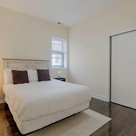 Chic & Elegant 4br Retreat Near Uchi With Laundry Apartment Chicago