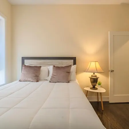 Chic & Elegant 4br Retreat Near Uchi With Laundry *