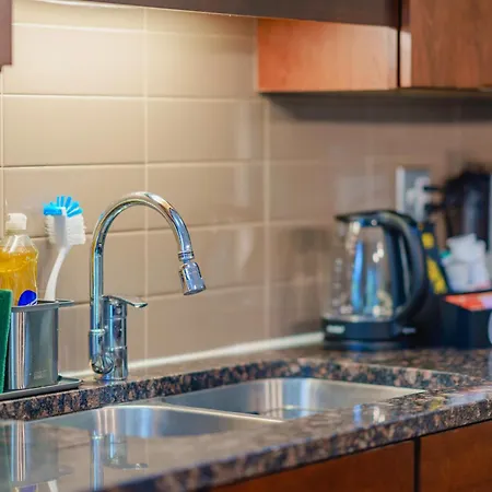 Chic & Elegant 4br Retreat Near Uchi With Laundry *