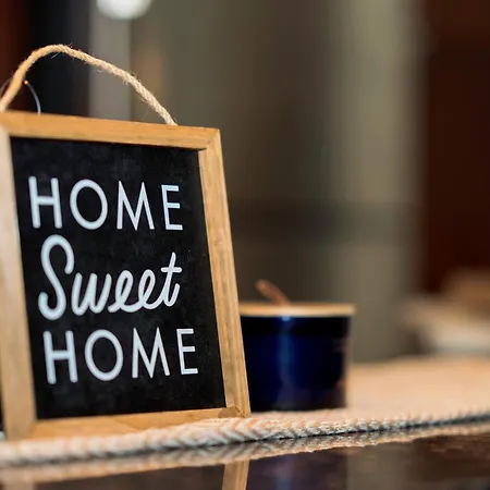 Chic & Elegant 4br Retreat Near Uchi With Laundry Apartment