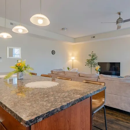 Chic & Elegant 4br Retreat Near Uchi With Laundry