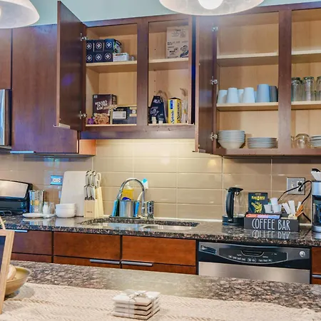 Apartment Chic & Elegant 4br Retreat Near Uchi With Laundry *