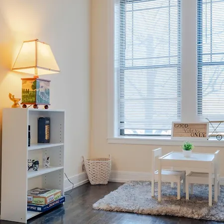 Chic & Elegant 4br Retreat Near Uchi With Laundry Apartment Chicago