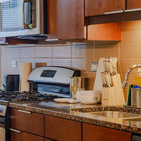 Chic & Elegant 4br Retreat Near Uchi With Laundry * Chicago