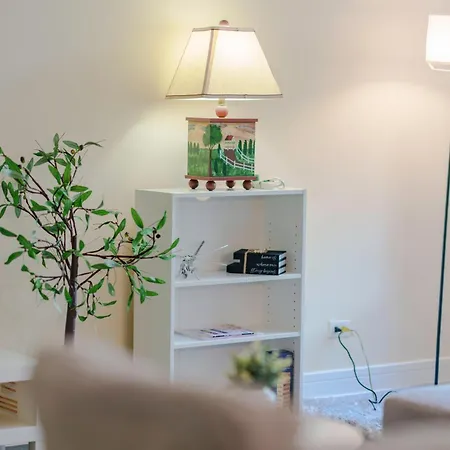 Chic & Elegant 4br Retreat Near Uchi With Laundry Apartment