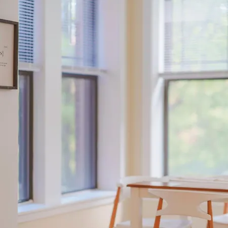 Chic & Elegant 4br Retreat Near Uchi With Laundry