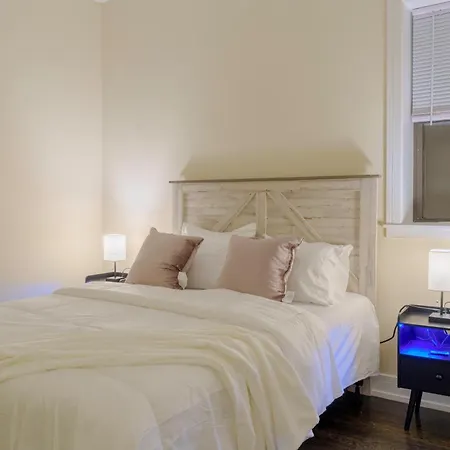 Chic & Elegant 4br Retreat Near Uchi With Laundry Apartment Chicago