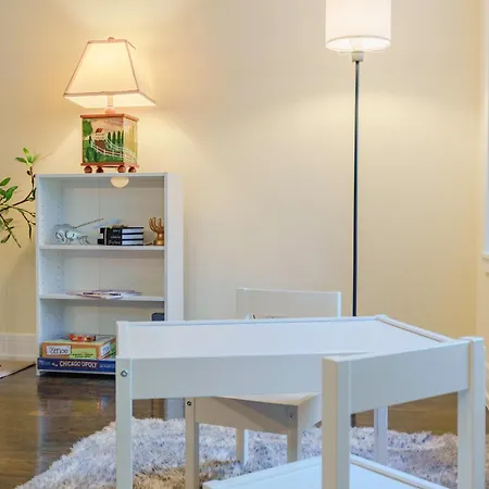 Chic & Elegant 4br Retreat Near Uchi With Laundry