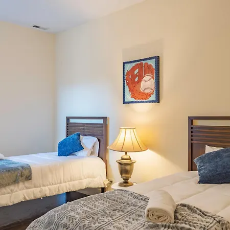 Apartment Chic & Elegant 4br Retreat Near Uchi With Laundry Chicago