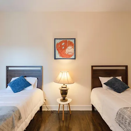 Apartment Chic & Elegant 4br Retreat Near Uchi With Laundry Chicago